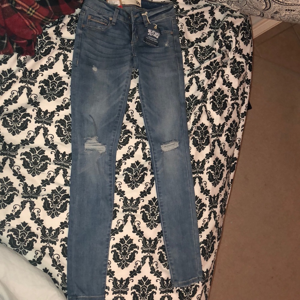 Low rise ripped jeans